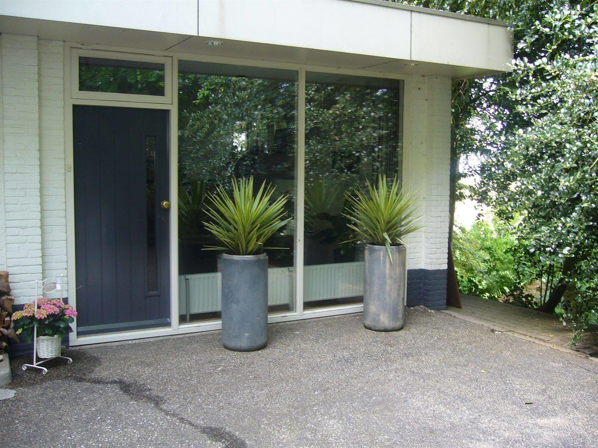 B&B Op De Brabantse Wal Halsteren Exterior foto
