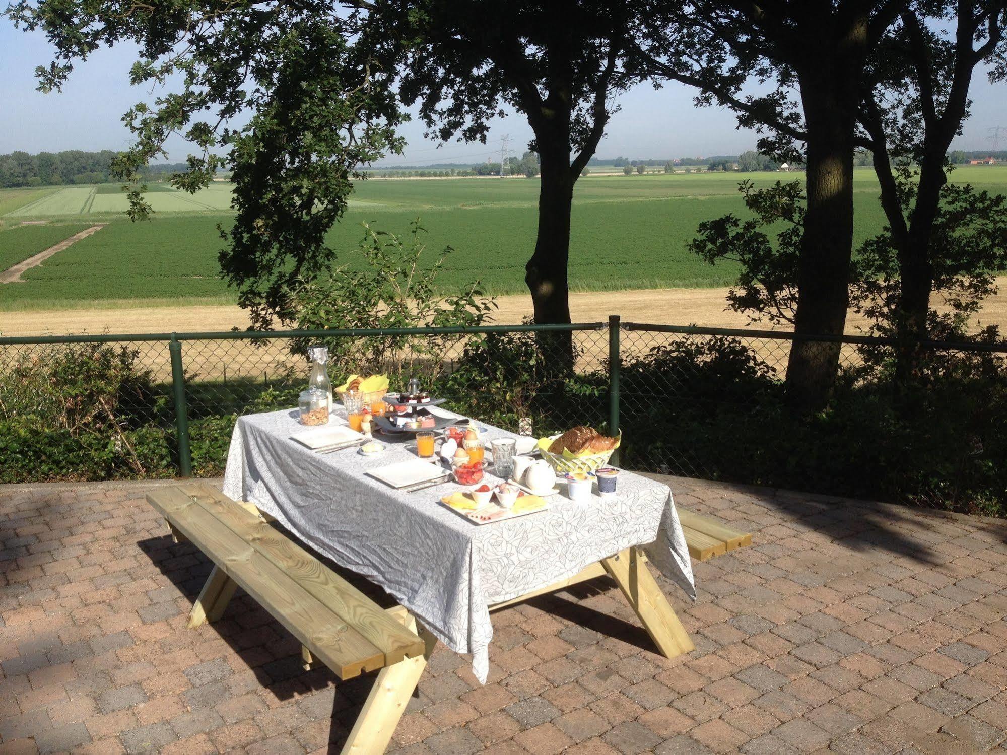 B&B Op De Brabantse Wal Halsteren Exterior foto